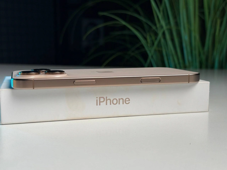 ВЖИВАНИЙ Б/У Apple iPhone 16 Pro Max 256GB Desert Titanium (MYWX3) - Стан: гарний | Акумулятор: 92% | Комплектація: повний | Гарантія: 3 міс.
