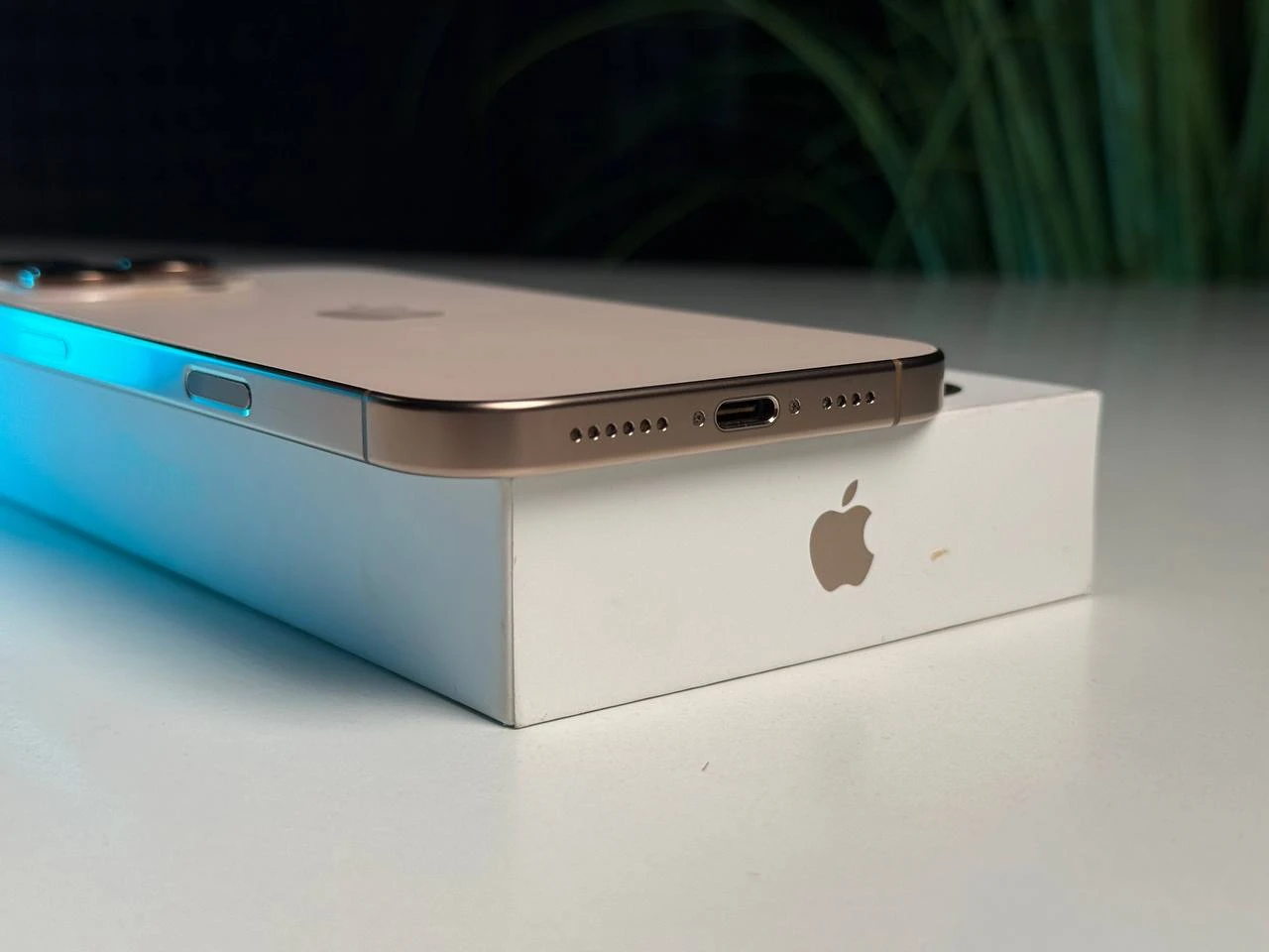 ВЖИВАНИЙ Б/У Apple iPhone 16 Pro Max 256GB Desert Titanium (MYWX3) - Стан: гарний | Акумулятор: 92% | Комплектація: повний | Гарантія: 3 міс.