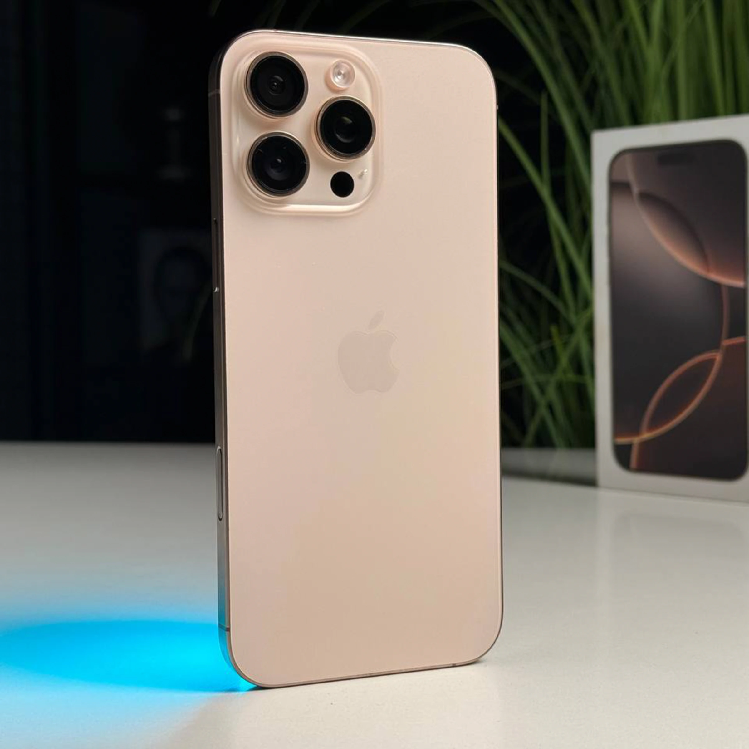 ВЖИВАНИЙ Б/У Apple iPhone 16 Pro Max 256GB Desert Titanium (MYWX3) - Стан: гарний | Акумулятор: 92% | Комплектація: повний | Гарантія: 3 міс.