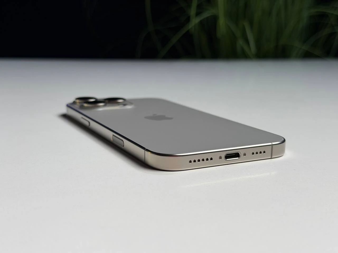 ВЖИВАНИЙ Б/У Apple iPhone 16 Pro Max 512GB Natural Titanium (MYX33) - Стан: гарний | Акумулятор: 95% | Комплектація: iPhone, кабель | Гарантія: 3 міс.