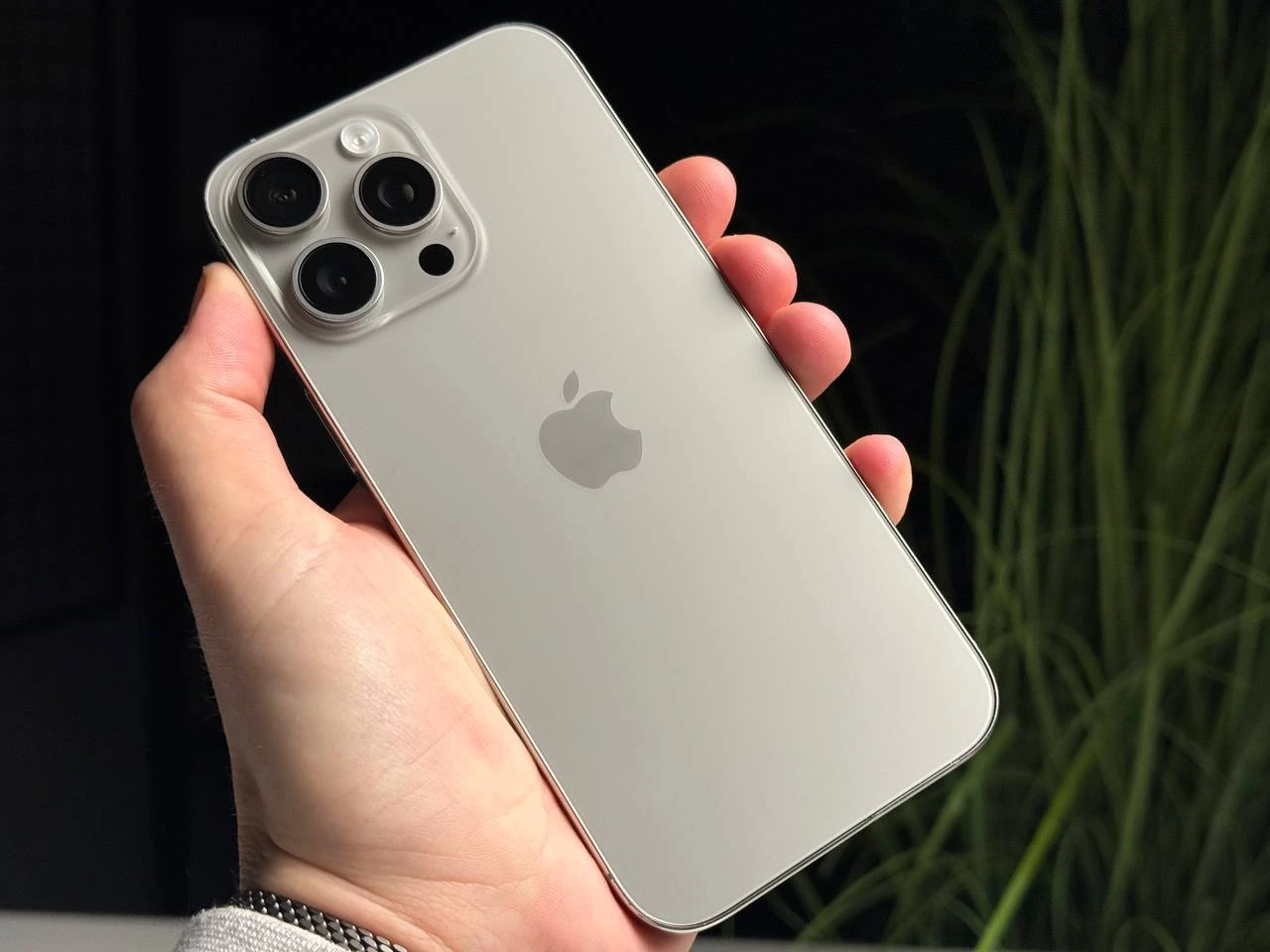 ВЖИВАНИЙ Б/У Apple iPhone 16 Pro Max 512GB Natural Titanium (MYX33) - Стан: задовільний | Акумулятор: 92% | Комплектація: iPhone, кабель | Гарантія: 3 міс.