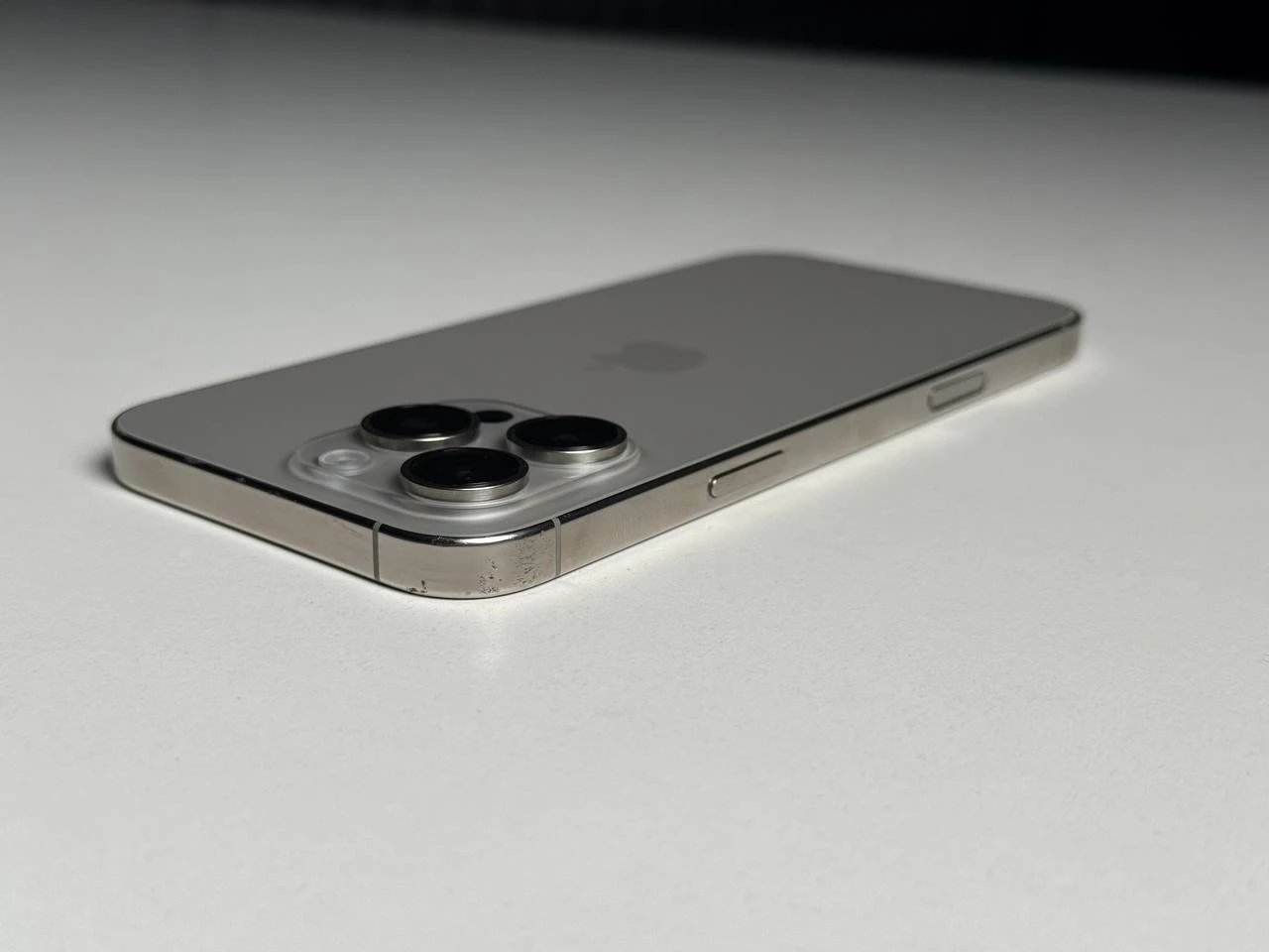 ВЖИВАНИЙ Б/У Apple iPhone 16 Pro Max 512GB Natural Titanium (MYX33) - Стан: задовільний | Акумулятор: 92% | Комплектація: iPhone, кабель | Гарантія: 3 міс.