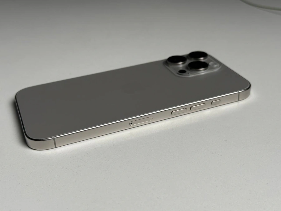 ВЖИВАНИЙ Б/У Apple iPhone 16 Pro Max 512GB Natural Titanium (MYX33) - Стан: задовільний | Акумулятор: 92% | Комплектація: iPhone, кабель | Гарантія: 3 міс.