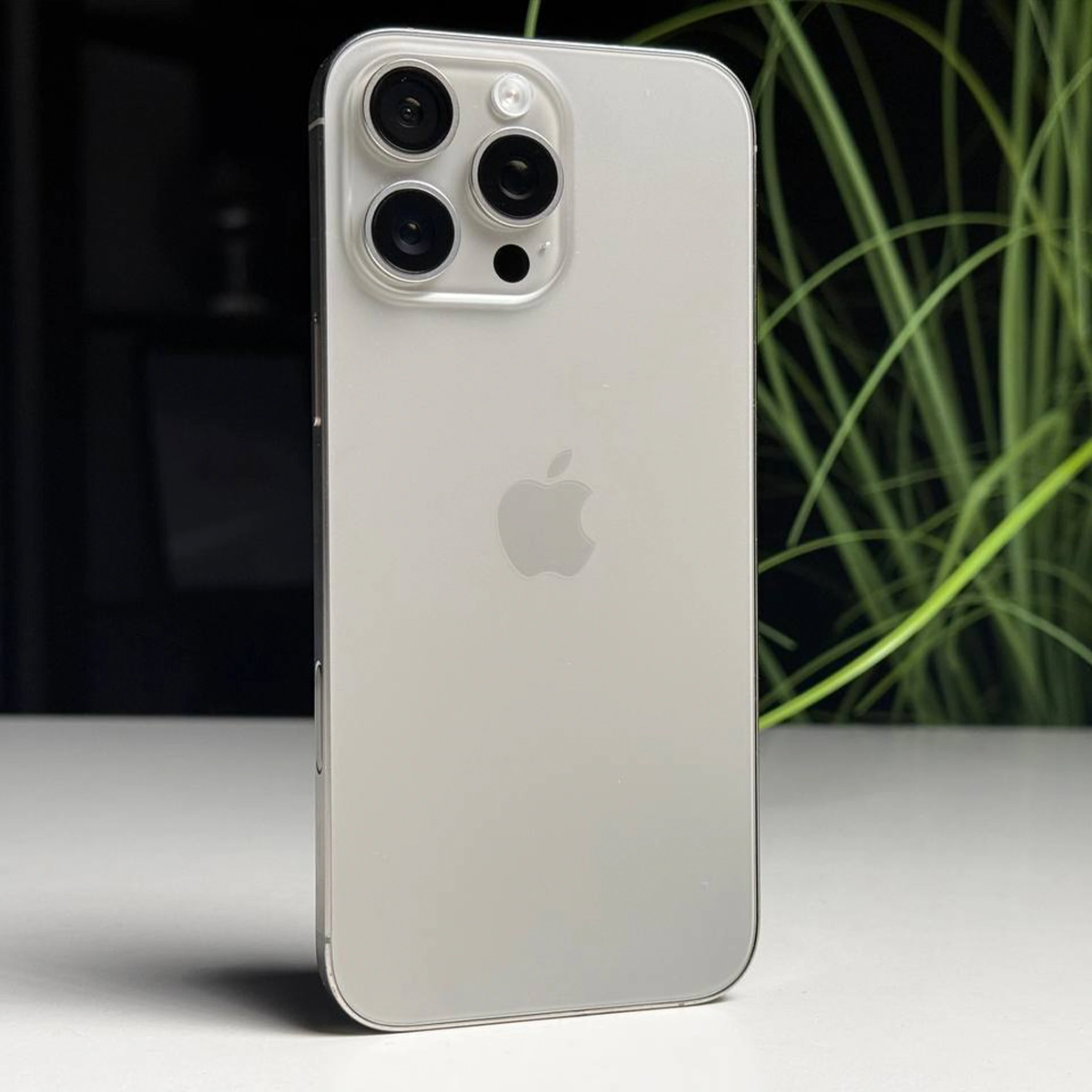 ВЖИВАНИЙ Б/У Apple iPhone 16 Pro Max 512GB Natural Titanium (MYX33) - Стан: задовільний | Акумулятор: 92% | Комплектація: iPhone, кабель | Гарантія: 3 міс.