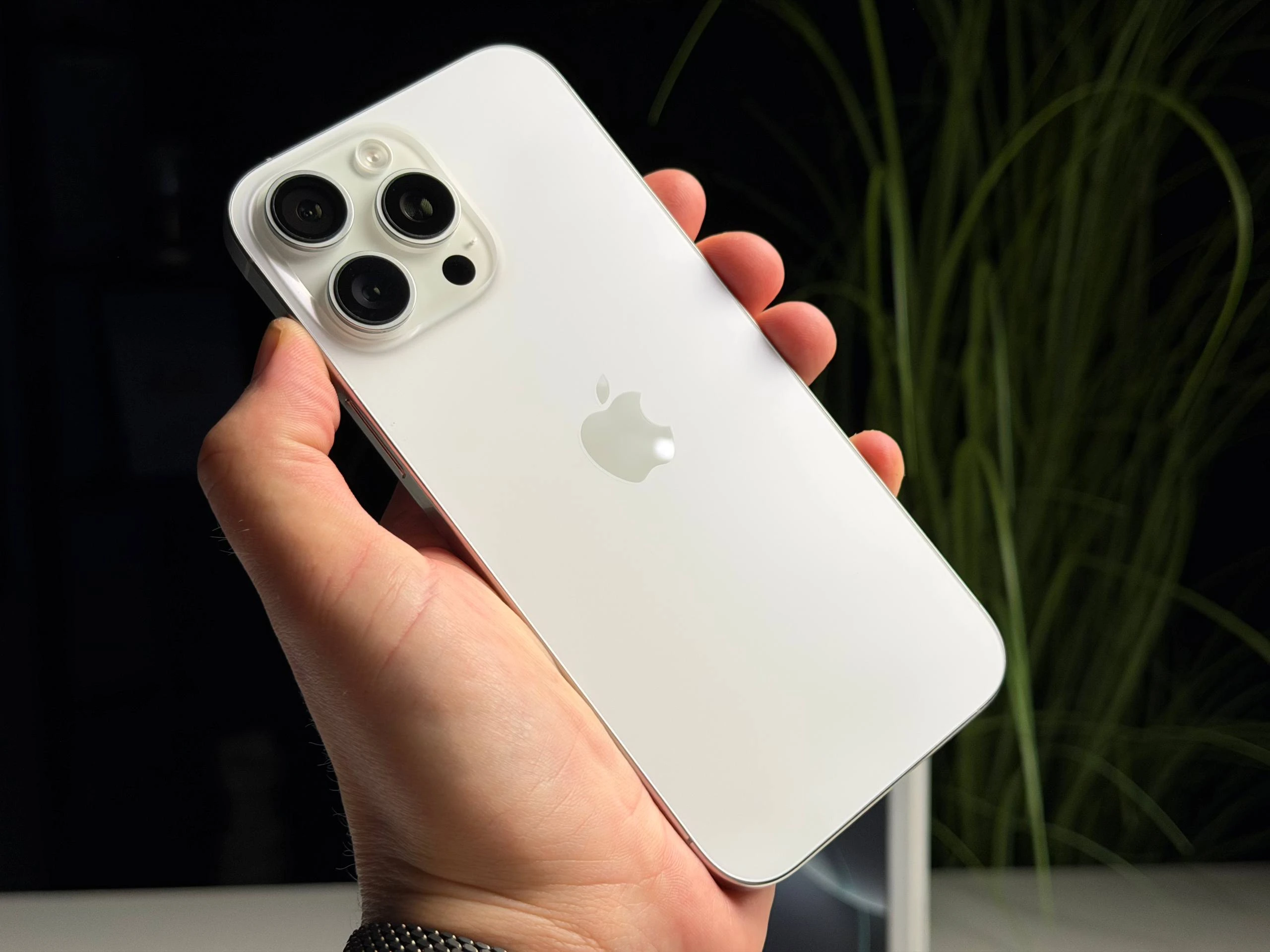 ВЖИВАНИЙ Б/У Apple iPhone 16 Pro Max 512GB White Titanium (MYX13) - Состояние: хороший | Аккумулятор: 96% | Комплектация: полный | Гарантия: 3 мес.