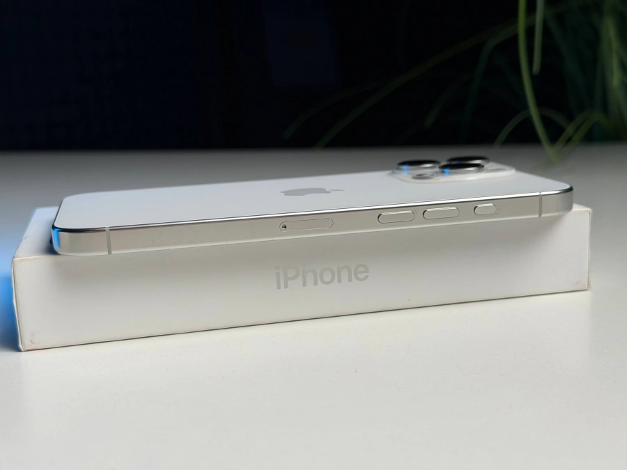 ВЖИВАНИЙ Б/У Apple iPhone 16 Pro Max 512GB White Titanium (MYX13) - Стан: гарний | Акумулятор: 96% | Комплектація: повний | Гарантія: 3 міс.