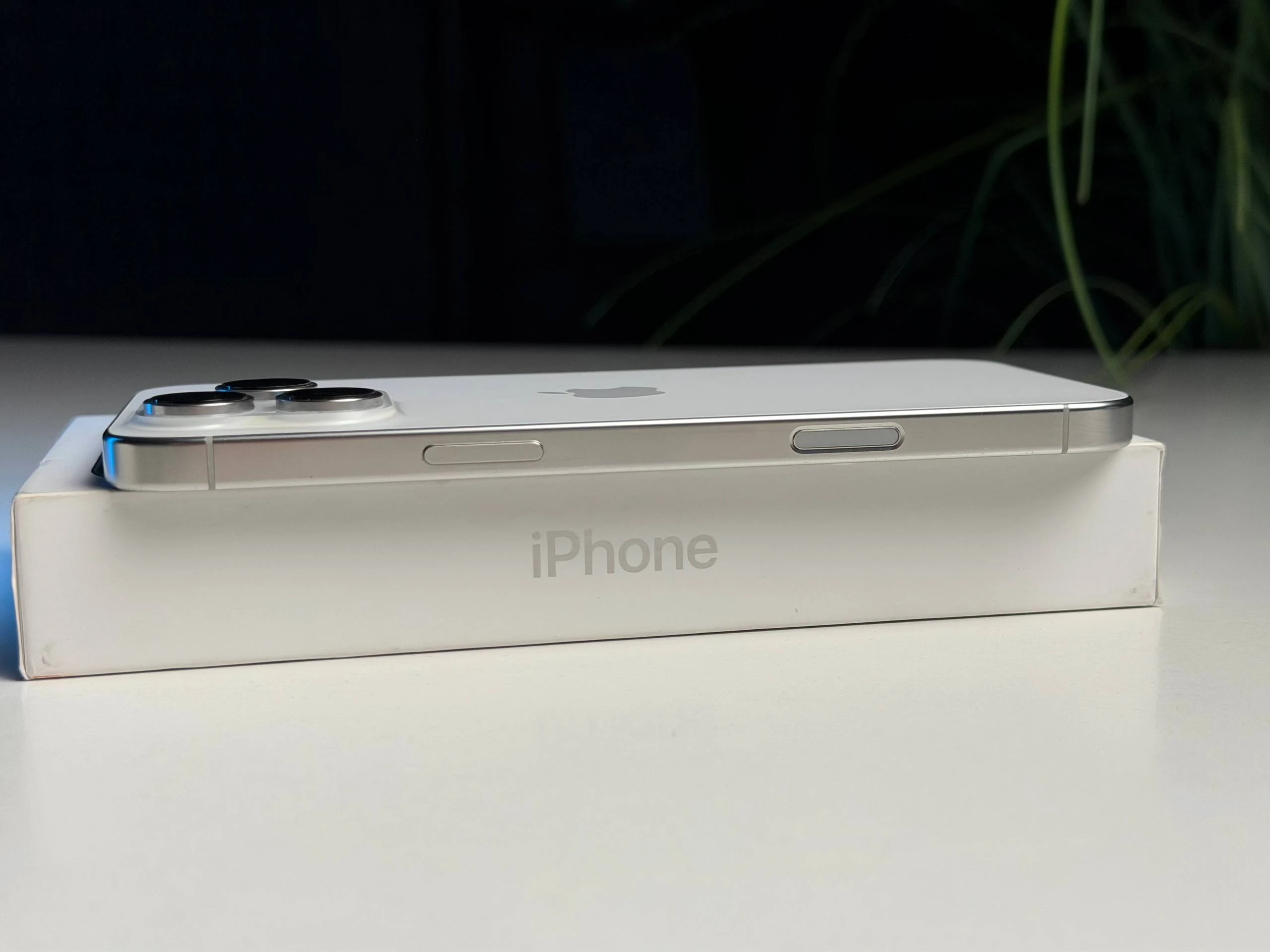 ВЖИВАНИЙ Б/У Apple iPhone 16 Pro Max 512GB White Titanium (MYX13) - Состояние: хороший | Аккумулятор: 96% | Комплектация: полный | Гарантия: 3 мес.