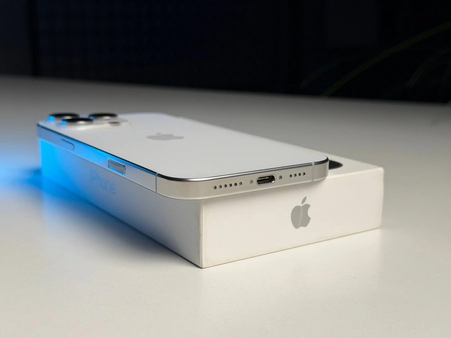 ВЖИВАНИЙ Б/У Apple iPhone 16 Pro Max 512GB White Titanium (MYX13) - Стан: гарний | Акумулятор: 96% | Комплектація: повний | Гарантія: 3 міс.
