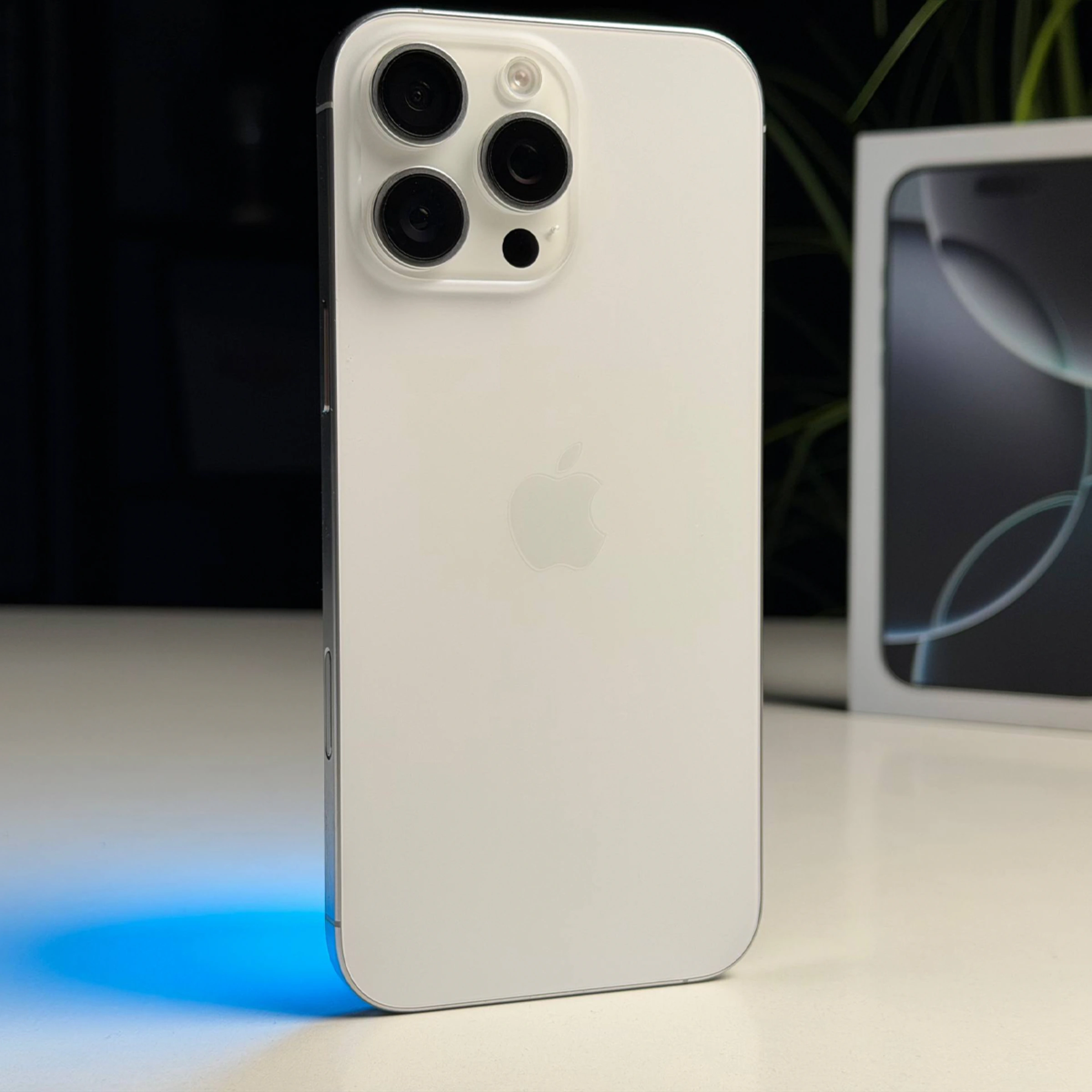 ВЖИВАНИЙ Б/У Apple iPhone 16 Pro Max 512GB White Titanium (MYX13) - Стан: гарний | Акумулятор: 96% | Комплектація: повний | Гарантія: 3 міс.