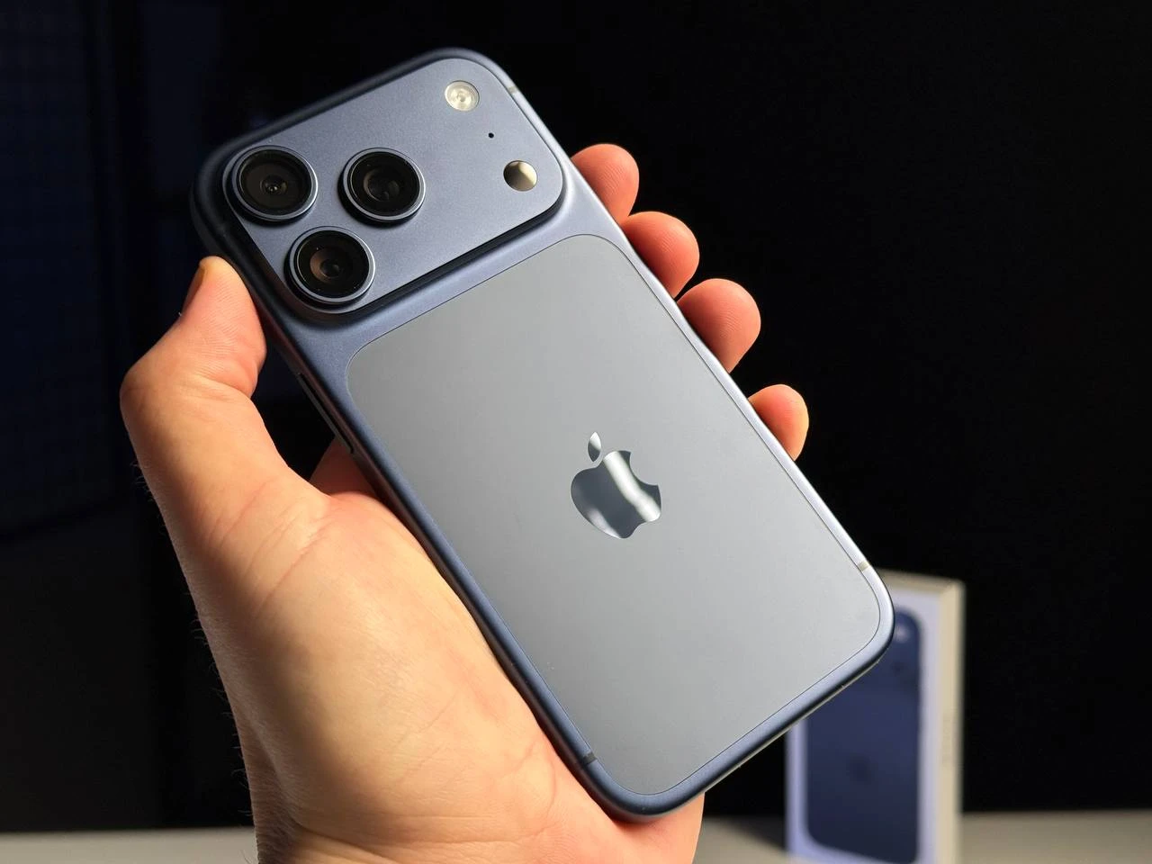 ВІТРИННИЙ Apple iPhone 17 Pro 256GB Deep Blue (MG8J4) - Стан: ідеальний | Акумулятор: 100% | Комплектація: повний | Гарантія: 6 міс.