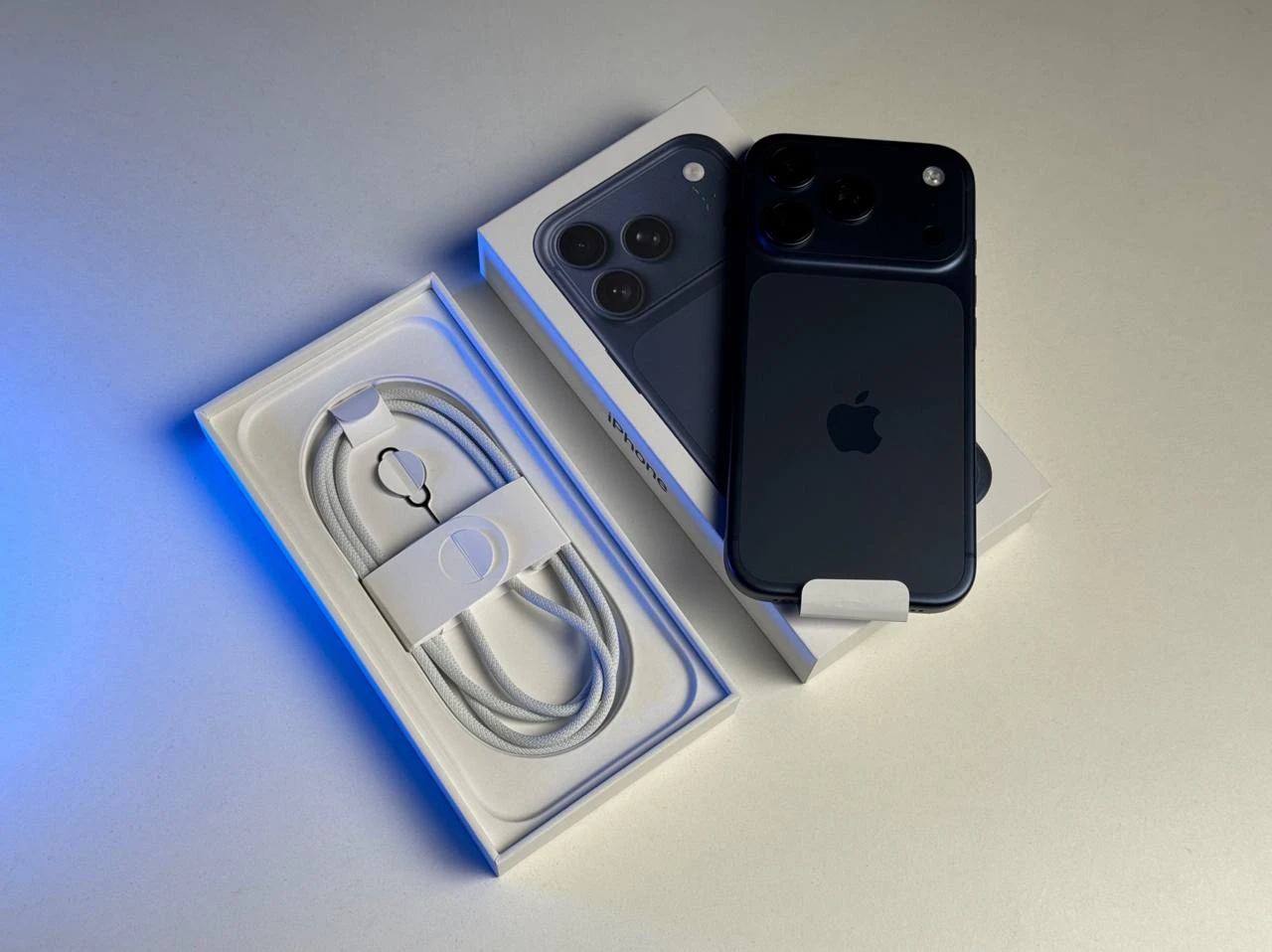 ВІТРИННИЙ Apple iPhone 17 Pro 256GB Deep Blue (MG8J4) - Стан: ідеальний | Акумулятор: 100% | Комплектація: повний | Гарантія: 6 міс.