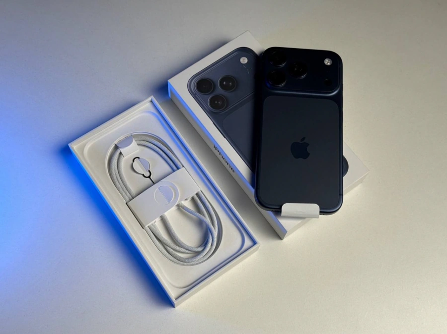 ВІТРИННИЙ Apple iPhone 17 Pro 256GB Deep Blue (MG8J4) - Стан: ідеальний | Акумулятор: 100% | Комплектація: повний | Гарантія: 6 міс.