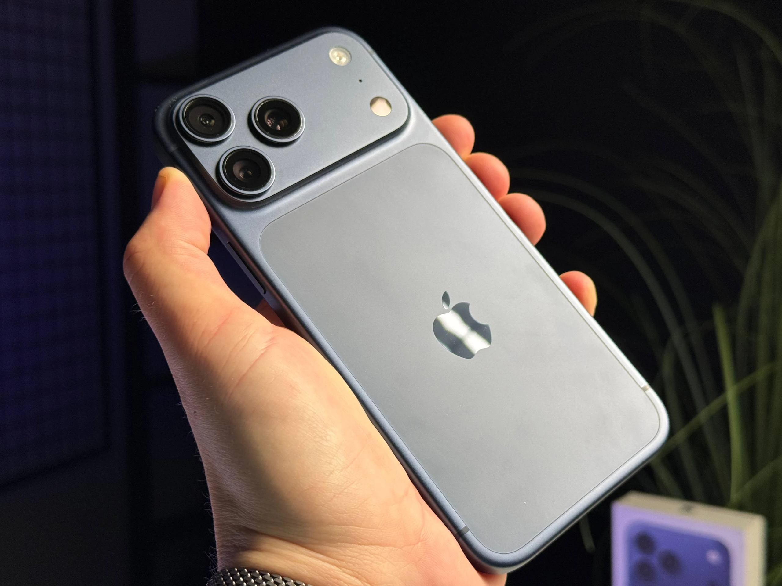 OPEN BOX Apple iPhone 17 Pro Max 256GB Deep Blue (MFYP4) - Стан: ідеальний | Акумулятор: 100% | Комплектація: повний | Гарантія: 3 міс.