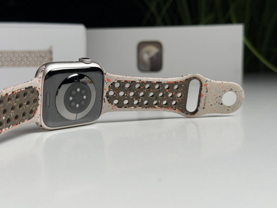ВЖИВАНИЙ Б/У Apple Watch Series 9 GPS 45mm Starlight Aluminum Case with Desert Stone Nike Sport Band - M/L (MR973) - Состояние: хороший | Аккумулятор: 100% | Комплектация: полный | Гарантия: 3 мес.