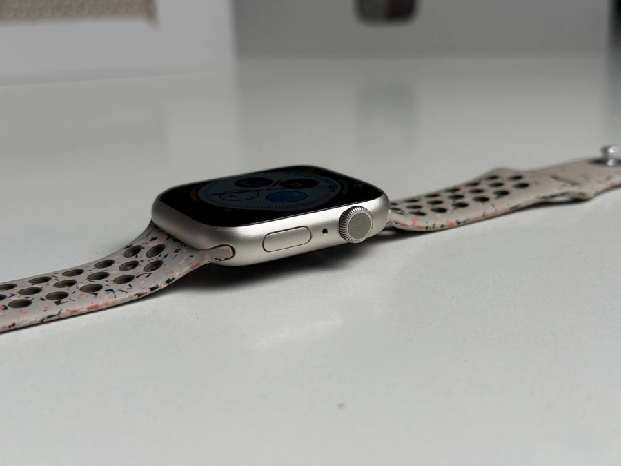 ВЖИВАНИЙ Б/У Apple Watch Series 9 GPS 45mm Starlight Aluminum Case with Desert Stone Nike Sport Band - M/L (MR973) - Состояние: хороший | Аккумулятор: 100% | Комплектация: полный | Гарантия: 3 мес.