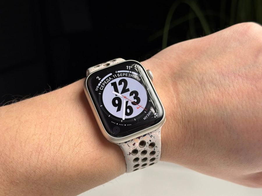 ВЖИВАНИЙ Б/У Apple Watch Series 9 GPS 45mm Starlight Aluminum Case with Desert Stone Nike Sport Band - M/L (MR973) - Состояние: хороший | Аккумулятор: 100% | Комплектация: полный | Гарантия: 3 мес.