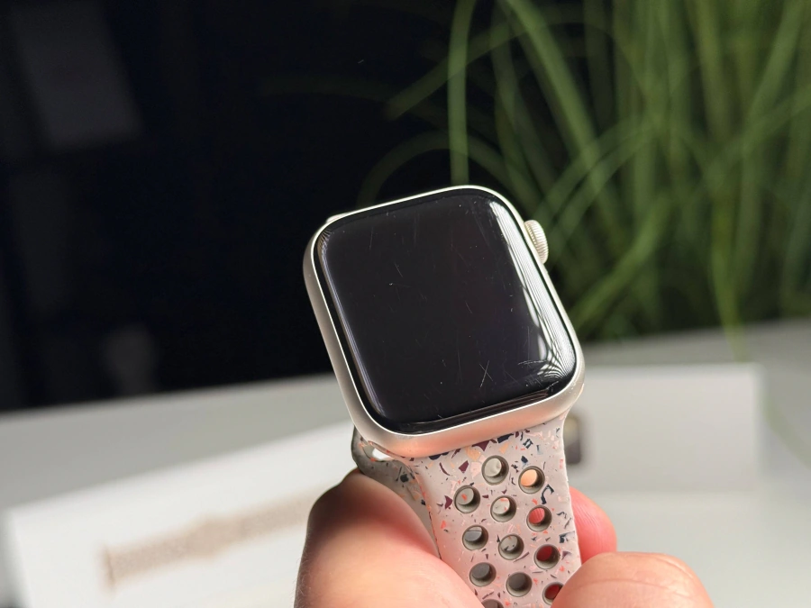 ВЖИВАНИЙ Б/У Apple Watch Series 9 GPS 45mm Starlight Aluminum Case with Desert Stone Nike Sport Band - M/L (MR973) - Состояние: хороший | Аккумулятор: 100% | Комплектация: полный | Гарантия: 3 мес.
