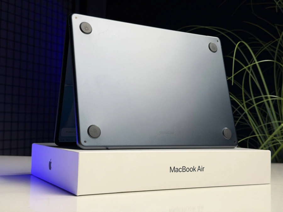ВЖИВАНИЙ Б/У MacBook Air 13.6" M2/8CPU/8GPU/8GB/256GB Midnight 2022 (MLY33) - Стан: гарний | Акумулятор: 95% | Комплектація: повний | Гарантія: 3 міс.