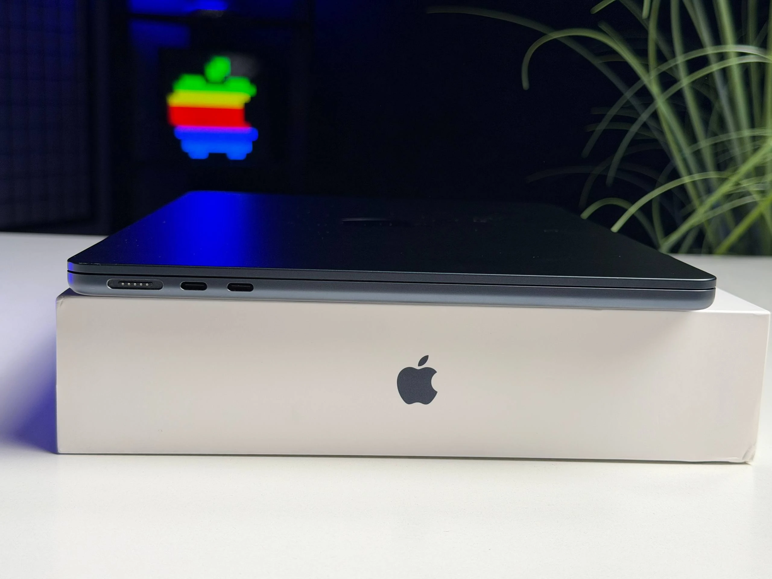 ВЖИВАНИЙ Б/У MacBook Air 13.6" M2/8CPU/8GPU/8GB/256GB Midnight 2022 (MLY33) - Стан: гарний | Акумулятор: 95% | Комплектація: повний | Гарантія: 3 міс.