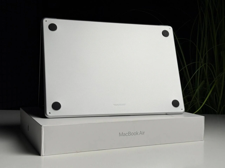 ВІТРИННИЙ MacBook Air 15" 2025 M4/10CPU/10GPU/32GB/1TB Silver (Z1DB000G6) - Стан: ідеальний | Акумулятор: 100% | Комплектація: повний | Гарантія: 3 міс.