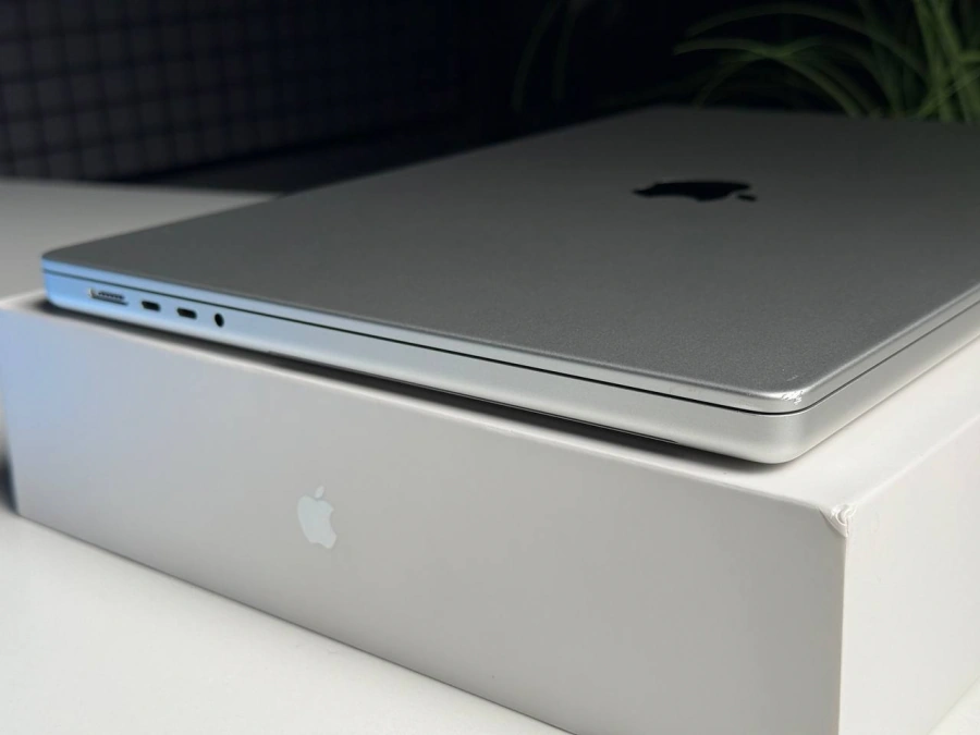 ВЖИВАНИЙ Б/У MacBook Pro 16" Silver (MK1E3) 2021 - Состояние: хороший | Аккумулятор: 86% | Комплектация: полный | Гарантия: 3 мес.