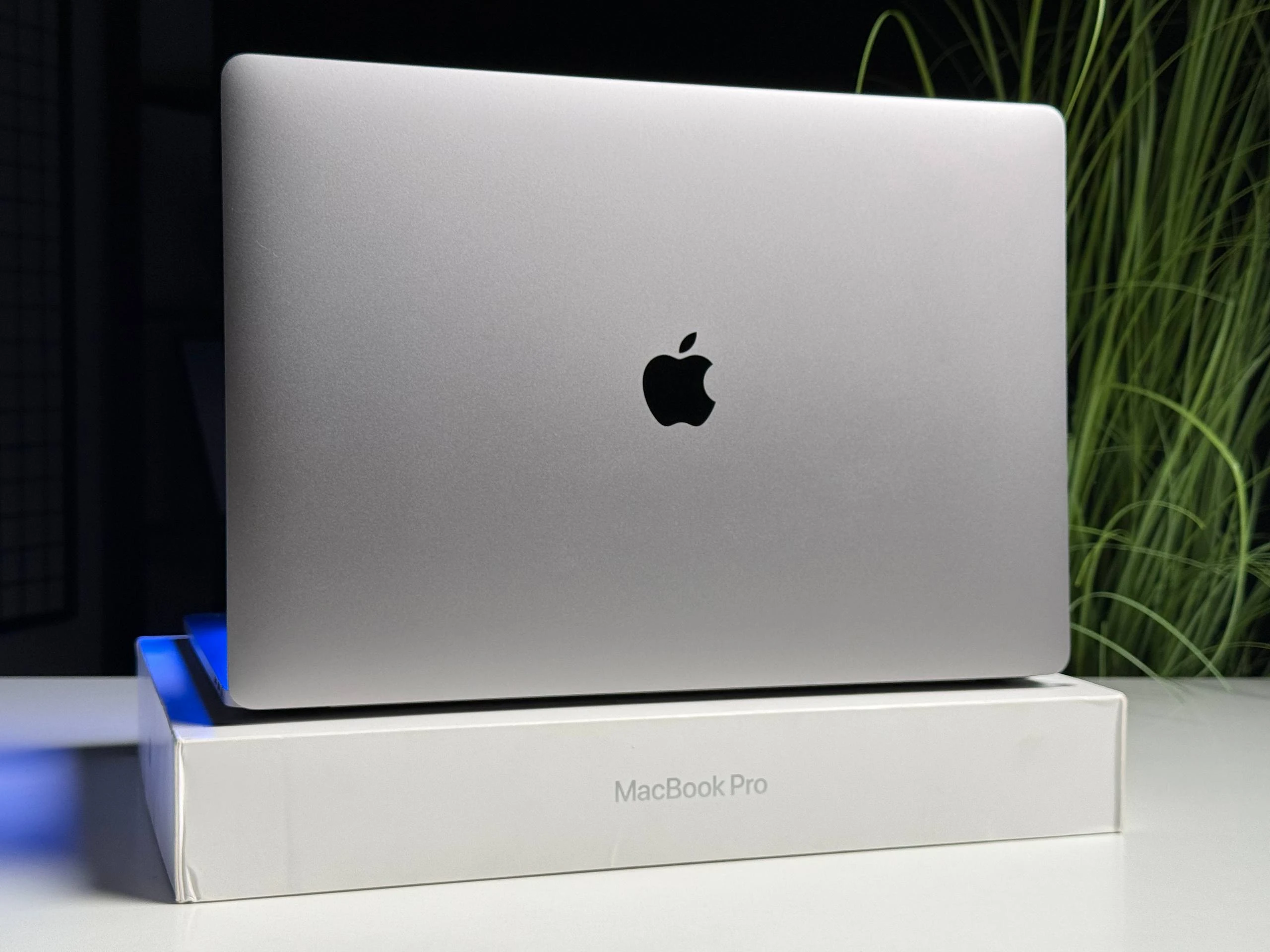 ВЖИВАНИЙ Б/У MacBook Pro 16" Space Gray (MVVK2) 2019 - Состояние: хороший | Аккумулятор: 79% | Комплектация: полный | Гарантия: 3 мес.