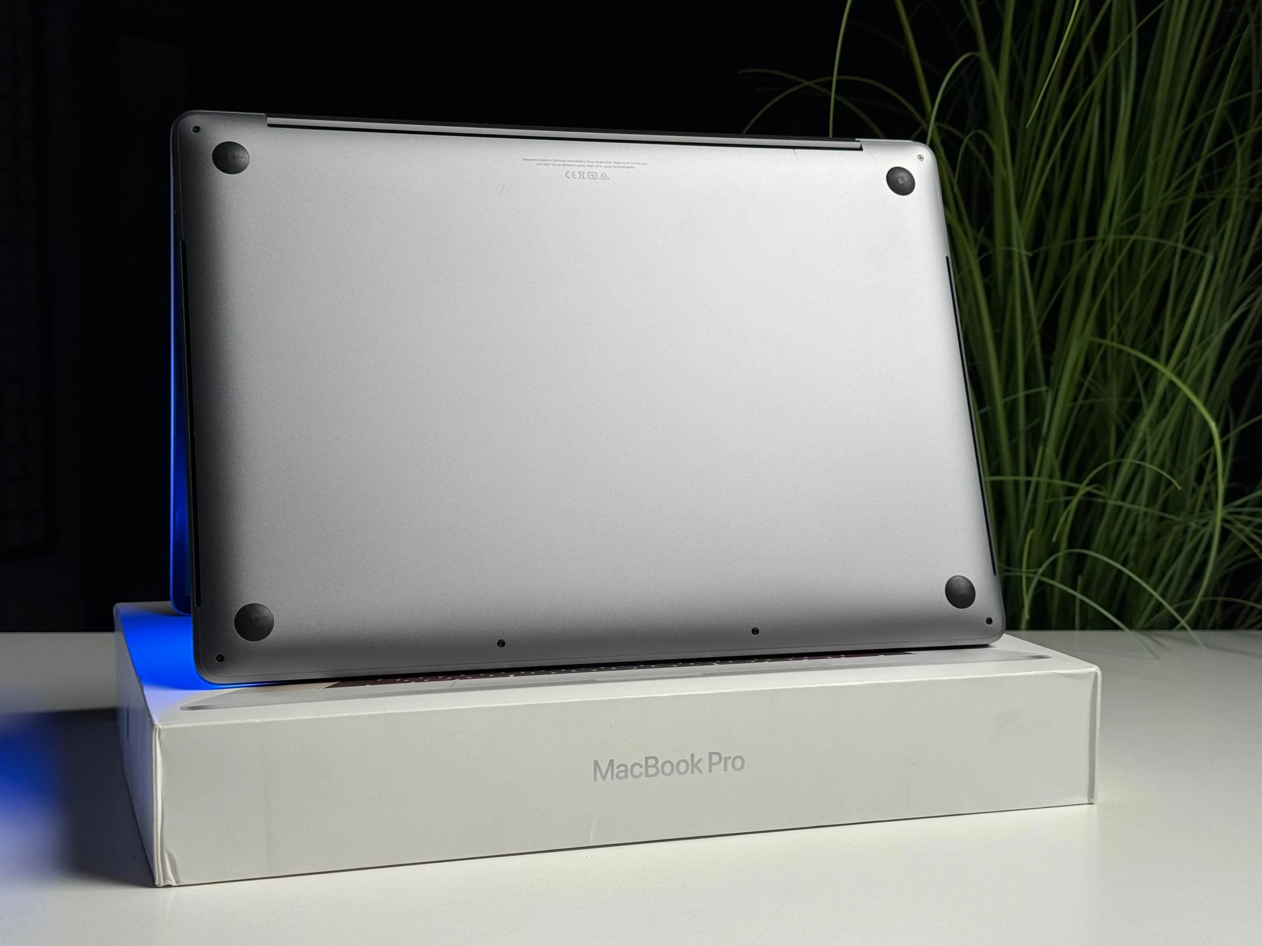 ВЖИВАНИЙ Б/У MacBook Pro 16" Space Gray (MVVK2) 2019 - Состояние: хороший | Аккумулятор: 79% | Комплектация: полный | Гарантия: 3 мес.