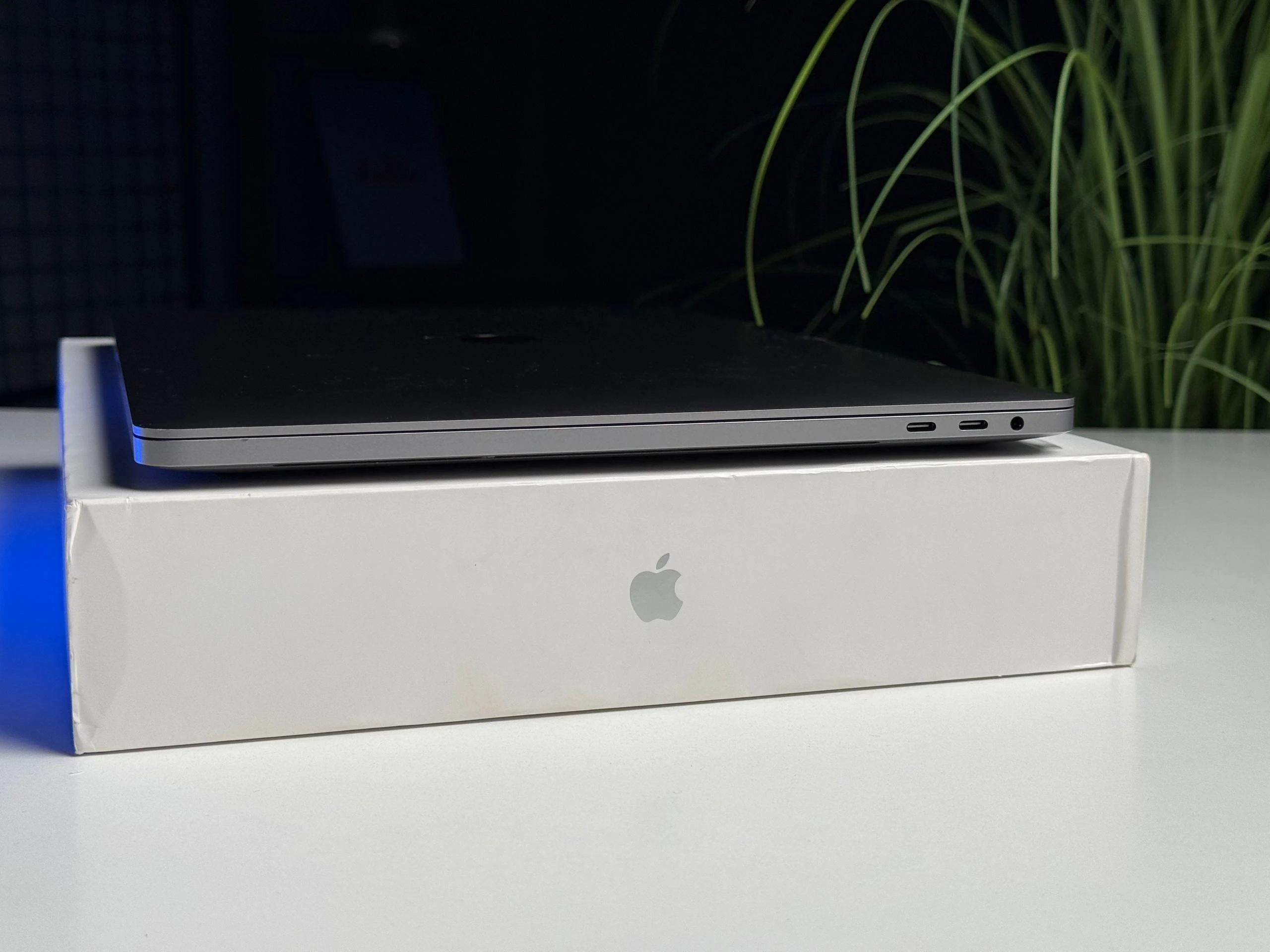 ВЖИВАНИЙ Б/У MacBook Pro 16" Space Gray (MVVK2) 2019 - Состояние: хороший | Аккумулятор: 79% | Комплектация: полный | Гарантия: 3 мес.