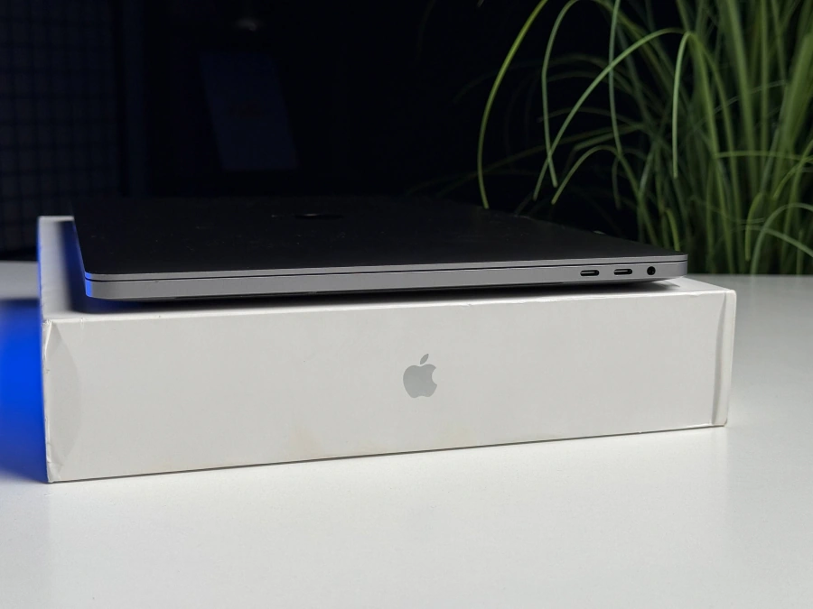 ВЖИВАНИЙ Б/У MacBook Pro 16" Space Gray (MVVK2) 2019 - Состояние: хороший | Аккумулятор: 79% | Комплектация: полный | Гарантия: 3 мес.