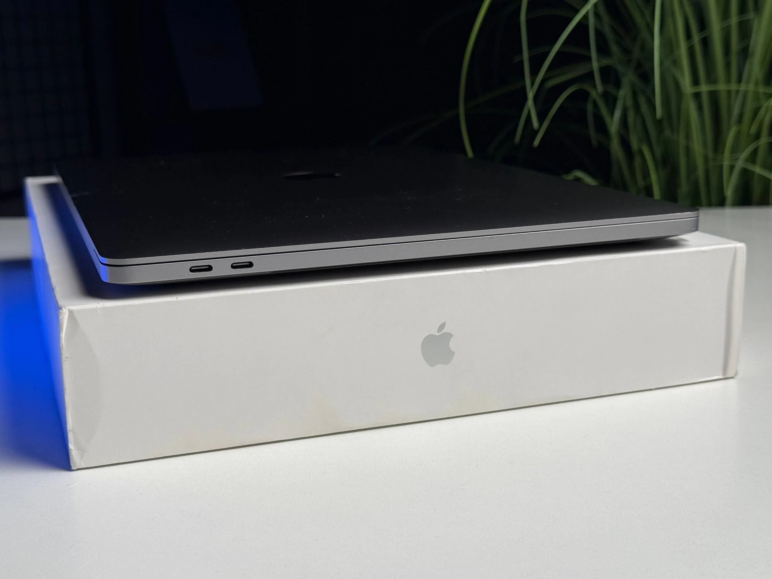 ВЖИВАНИЙ Б/У MacBook Pro 16" Space Gray (MVVK2) 2019 - Состояние: хороший | Аккумулятор: 79% | Комплектация: полный | Гарантия: 3 мес.