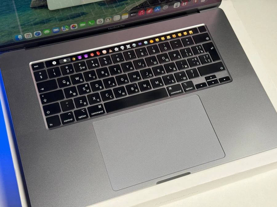ВЖИВАНИЙ Б/У MacBook Pro 16" Space Gray (MVVK2) 2019 - Состояние: хороший | Аккумулятор: 79% | Комплектация: полный | Гарантия: 3 мес.
