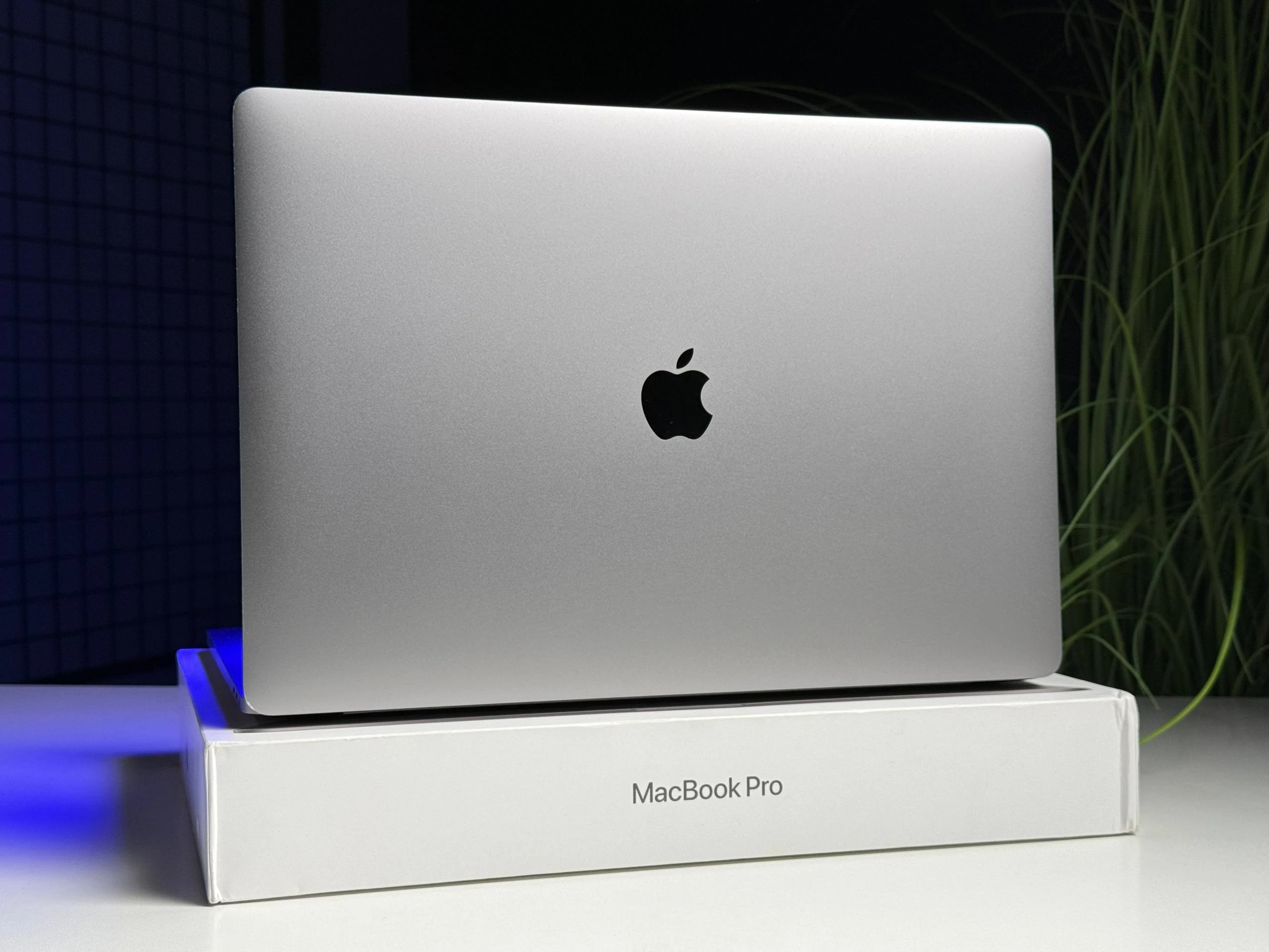 ВЖИВАНИЙ Б/У MacBook Pro 16" Space Gray (Z0XZ00804) 2019 - Состояние: хороший | Аккумулятор: 82% | Комплектация: полный | Гарантия: 3 мес.