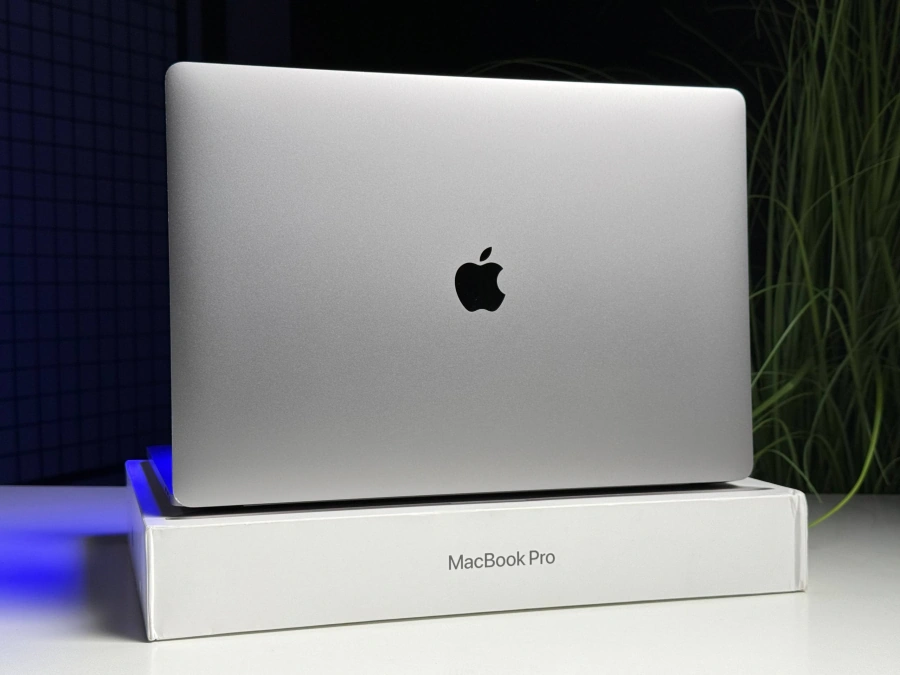 ВЖИВАНИЙ Б/У MacBook Pro 16" Space Gray (Z0XZ00804) 2019 - Стан: гарний | Акумулятор: 82% | Комплектація: повний | Гарантія: 3 міс.
