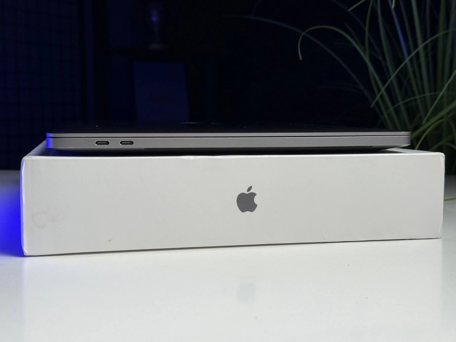 ВЖИВАНИЙ Б/У MacBook Pro 16" Space Gray (Z0XZ00804) 2019 - Стан: гарний | Акумулятор: 82% | Комплектація: повний | Гарантія: 3 міс.