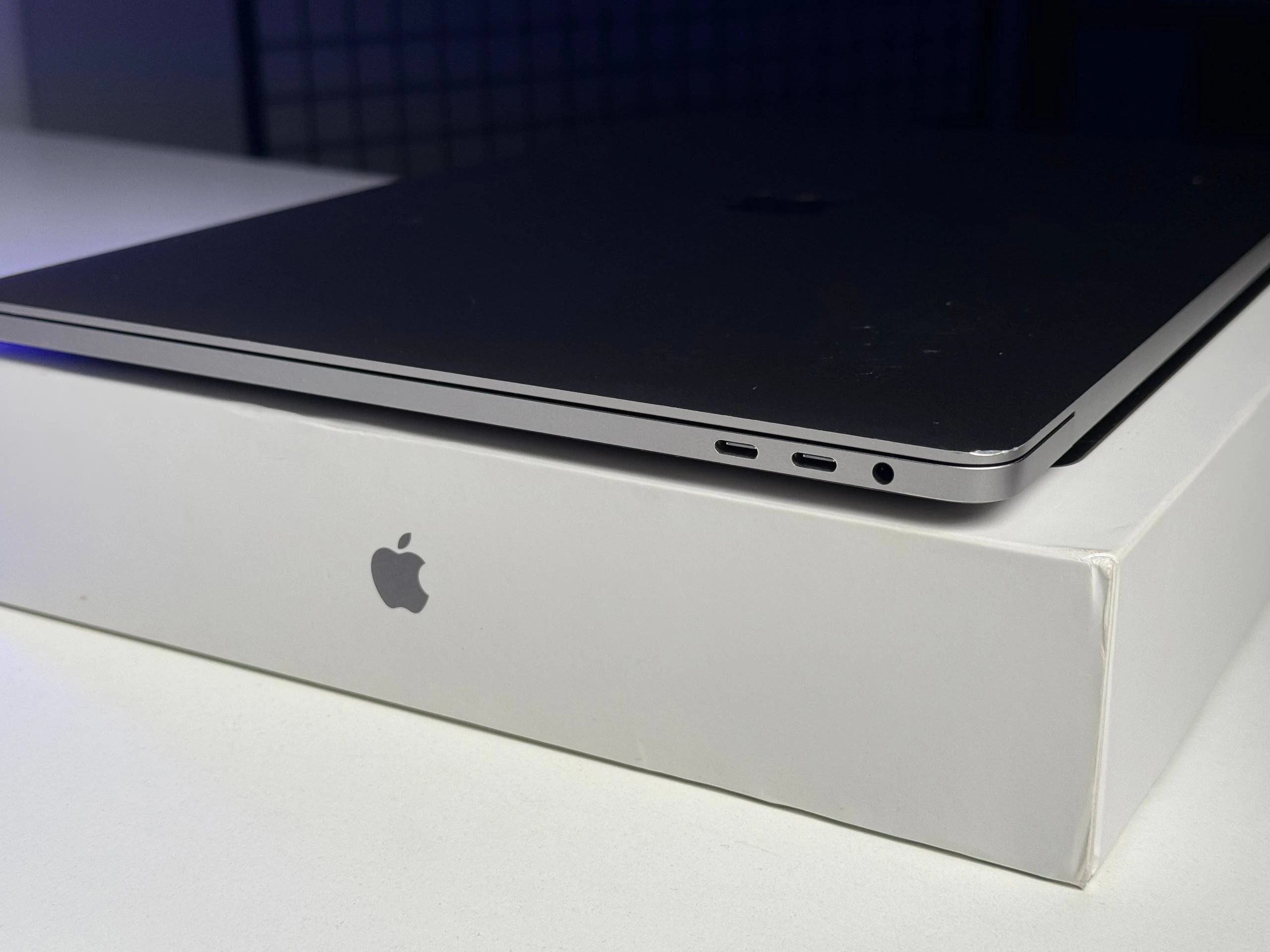 ВЖИВАНИЙ Б/У MacBook Pro 16" Space Gray (Z0XZ00804) 2019 - Состояние: хороший | Аккумулятор: 82% | Комплектация: полный | Гарантия: 3 мес.