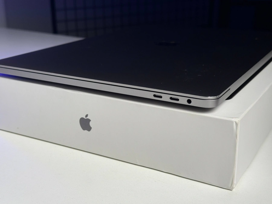 ВЖИВАНИЙ Б/У MacBook Pro 16" Space Gray (Z0XZ00804) 2019 - Стан: гарний | Акумулятор: 82% | Комплектація: повний | Гарантія: 3 міс.