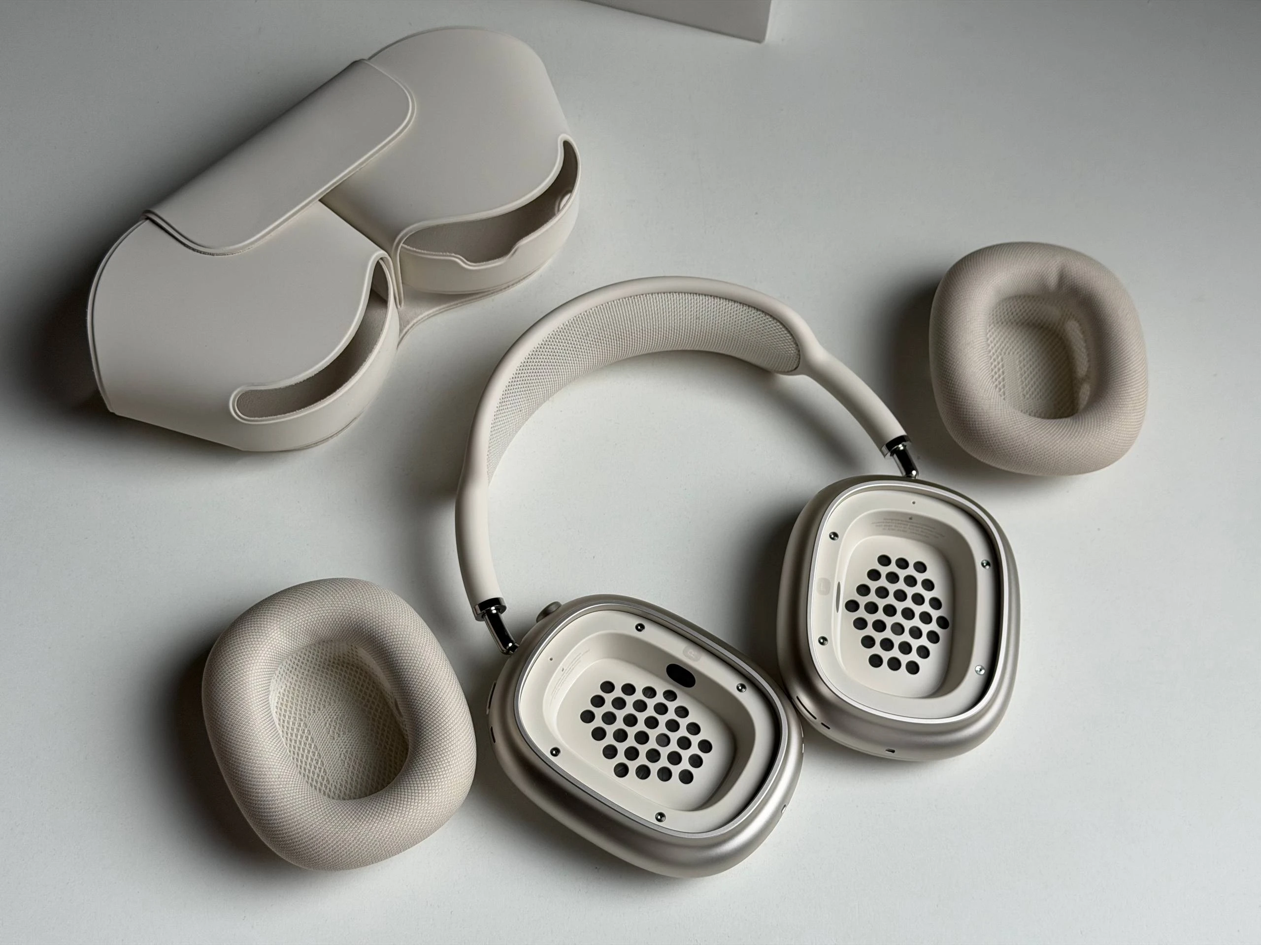 ВЖИВАНИЙ Б/У Навушники Apple AirPods Max [USB-C] 2024 - Starlight (MWW53) - Стан: гарний | Акумулятор: 100% | Комплектація: повний | Гарантія: 6 міс.