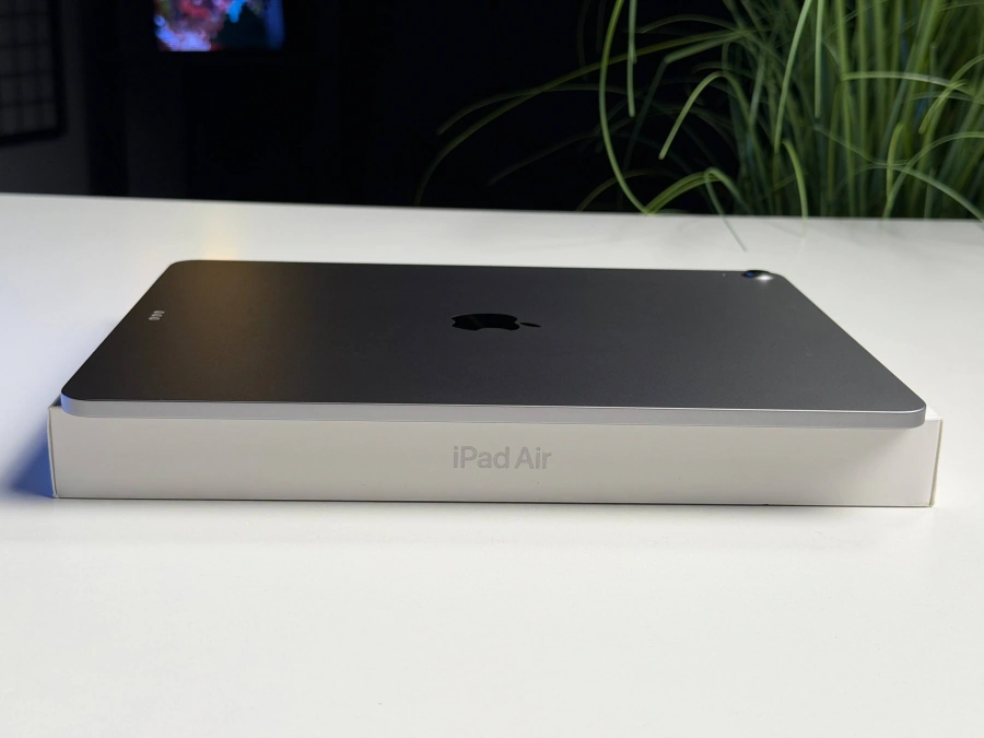 ВІТРИННИЙ Планшет Apple iPad Air 13'' M3 2025 Wi-Fi 256GB Space Gray (MCNN4) - Стан: ідеальний | Акумулятор: 100% | Комплектація: повний + чохол | Гарантія: 3 міс.