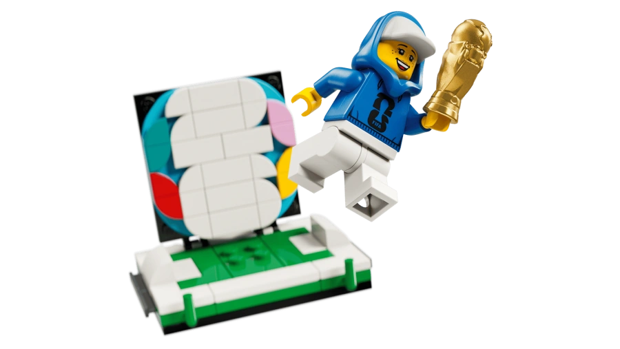 Блоковий конструктор LEGO Editions Football Офіційний трофей чемпіонату світу з футболу FIFA (43020)