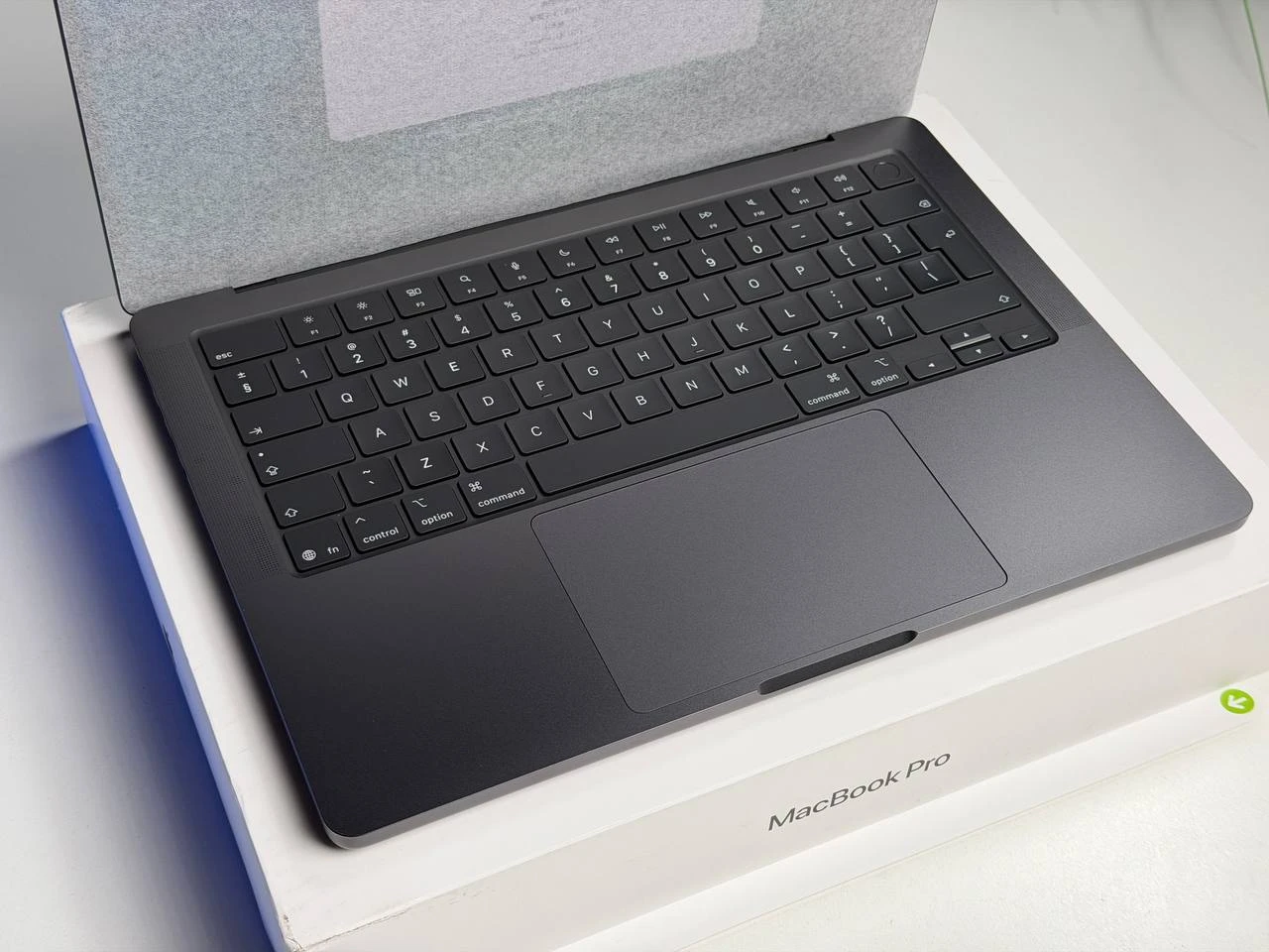 NEW УЦЕНКА Apple MacBook Pro 14" M5/10CPU/10GPU/24GB/512GB Space Black 2025 (Z1KH000BZ) - Состояние: хорошее | Аккумулятор: 100% | Комплектация: полный | Гарантия: 3 мес.