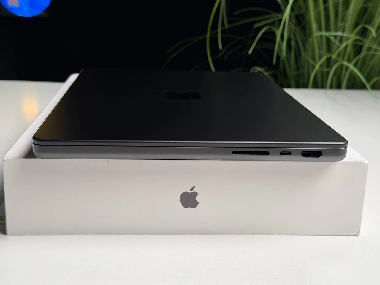 NEW УЦЕНКА Apple MacBook Pro 14" M5/10CPU/10GPU/24GB/512GB Space Black 2025 (Z1KH000BZ) - Состояние: хорошее | Аккумулятор: 100% | Комплектация: полный | Гарантия: 3 мес.