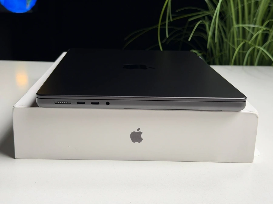 NEW УЦЕНКА Apple MacBook Pro 14" M5/10CPU/10GPU/24GB/512GB Space Black 2025 (Z1KH000BZ) - Состояние: хорошее | Аккумулятор: 100% | Комплектация: полный | Гарантия: 3 мес.