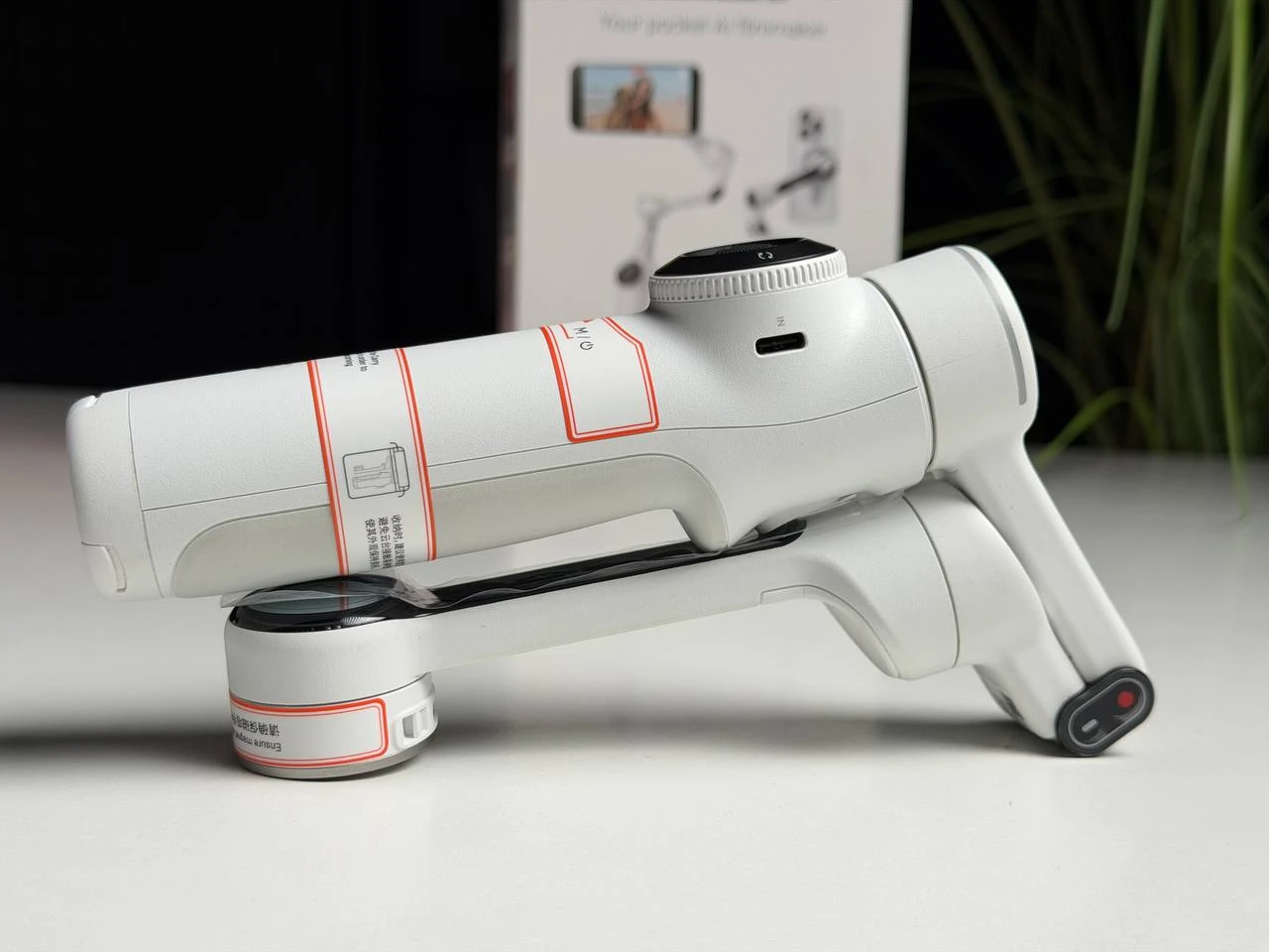 OPEN BOX Монопод-стабілізатор для смартфона Insta360 Flow 2 Pro [Standard Bundle] - Summit White (CINSABQB-W) - Стан: ідеальний | Комплектація: повний | Гарантія: 3 міс.