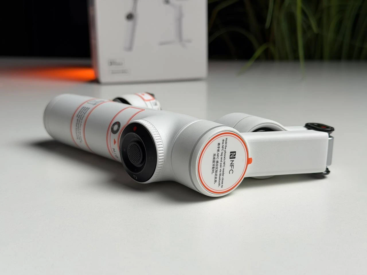 OPEN BOX Монопод-стабілізатор для смартфона Insta360 Flow 2 Pro [Standard Bundle] - Summit White (CINSABQB-W) - Стан: ідеальний | Комплектація: повний | Гарантія: 3 міс.