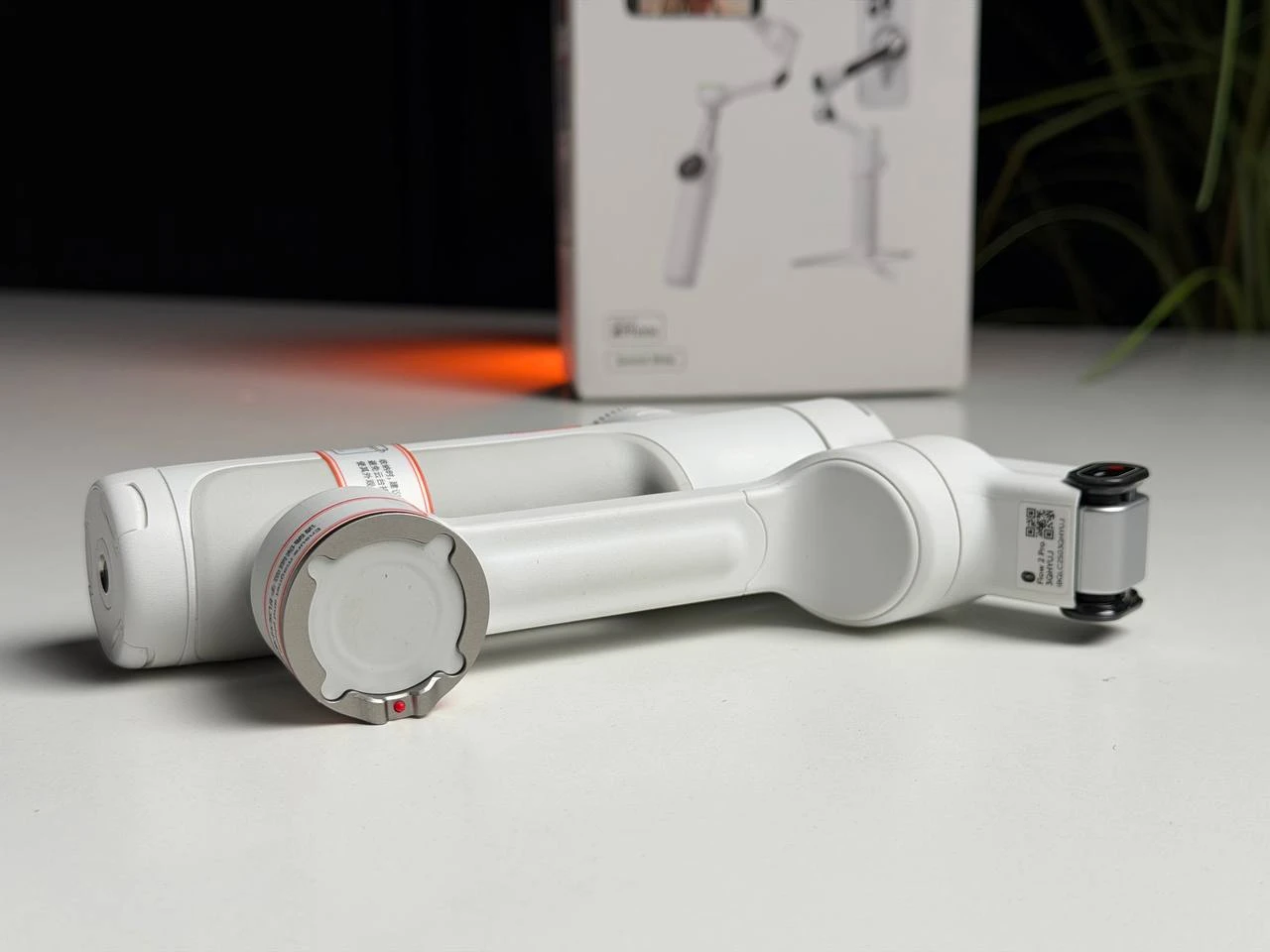 OPEN BOX Монопод-стабілізатор для смартфона Insta360 Flow 2 Pro [Standard Bundle] - Summit White (CINSABQB-W) - Стан: ідеальний | Комплектація: повний | Гарантія: 3 міс.