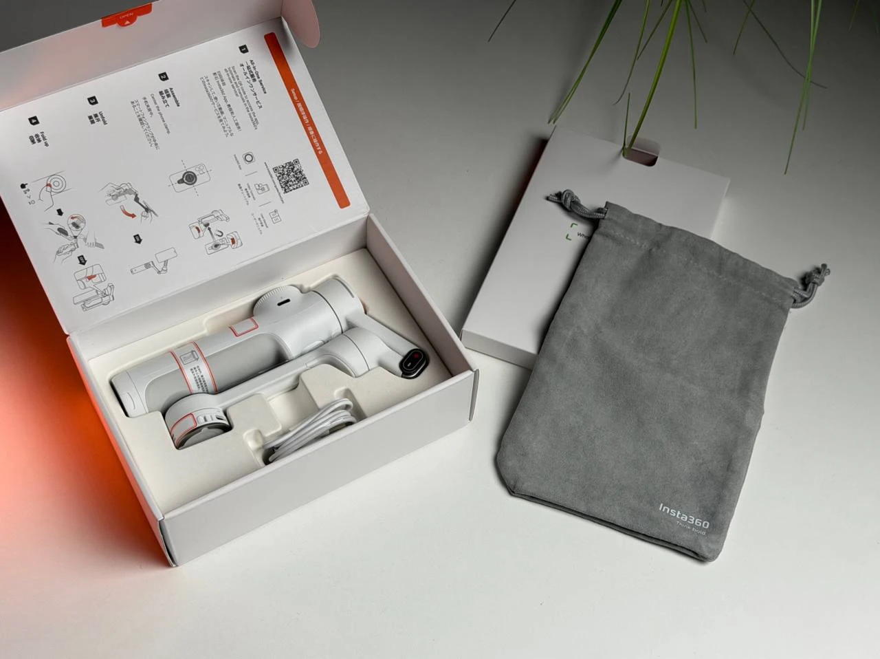 OPEN BOX Монопод-стабілізатор для смартфона Insta360 Flow 2 Pro [Standard Bundle] - Summit White (CINSABQB-W) - Стан: ідеальний | Комплектація: повний | Гарантія: 3 міс.