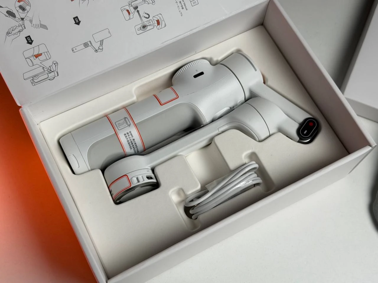 OPEN BOX Монопод-стабілізатор для смартфона Insta360 Flow 2 Pro [Standard Bundle] - Summit White (CINSABQB-W) - Стан: ідеальний | Комплектація: повний | Гарантія: 3 міс.