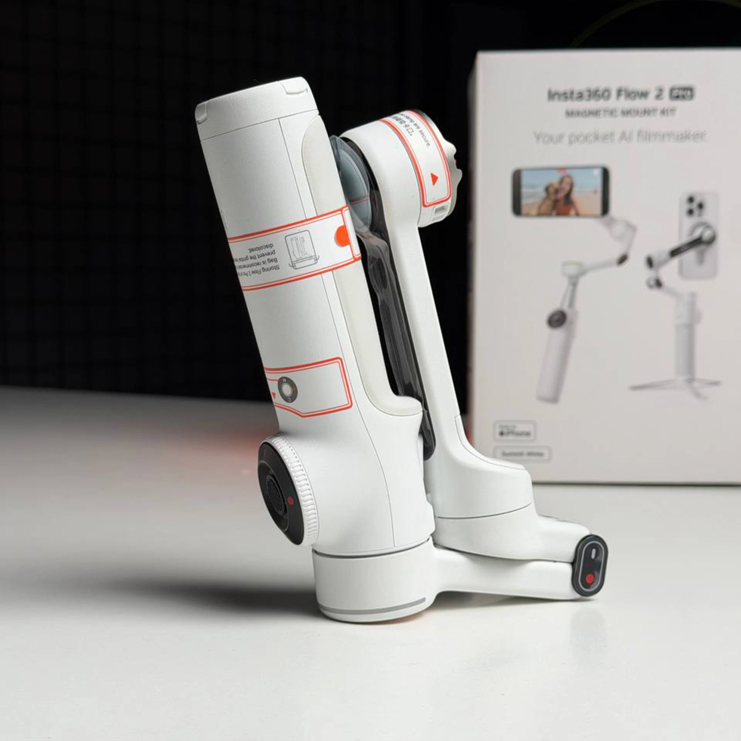 OPEN BOX Монопод-стабілізатор для смартфона Insta360 Flow 2 Pro [Standard Bundle] - Summit White (CINSABQB-W) - Стан: ідеальний | Комплектація: повний | Гарантія: 3 міс.