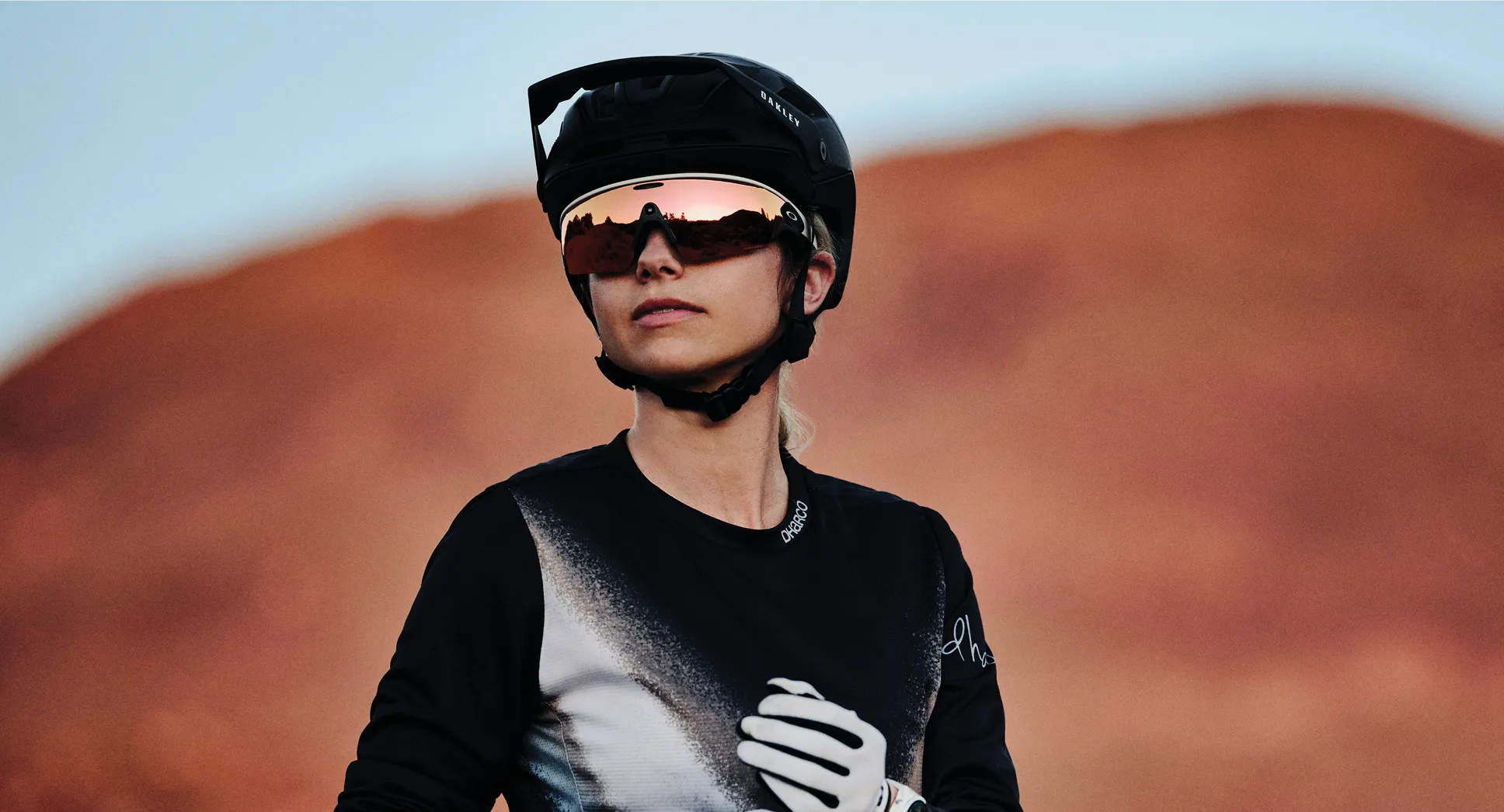 Смарт-очки Oakley | Meta Vanguard - Prizm Rose Gold Lenses / White Frame (OW8001-080)