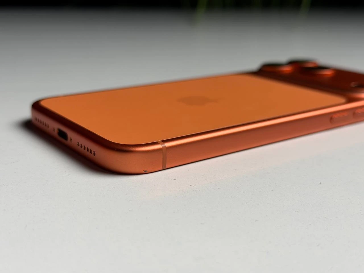 ВІТРИННИЙ Apple iPhone 17 Pro Max 2TB eSim Cosmic Orange (MFXT4, MFYK4) - Стан: гарний | Акумулятор: 100% | Комплектація: iPhone, кабель | Гарантія: 3 міс.